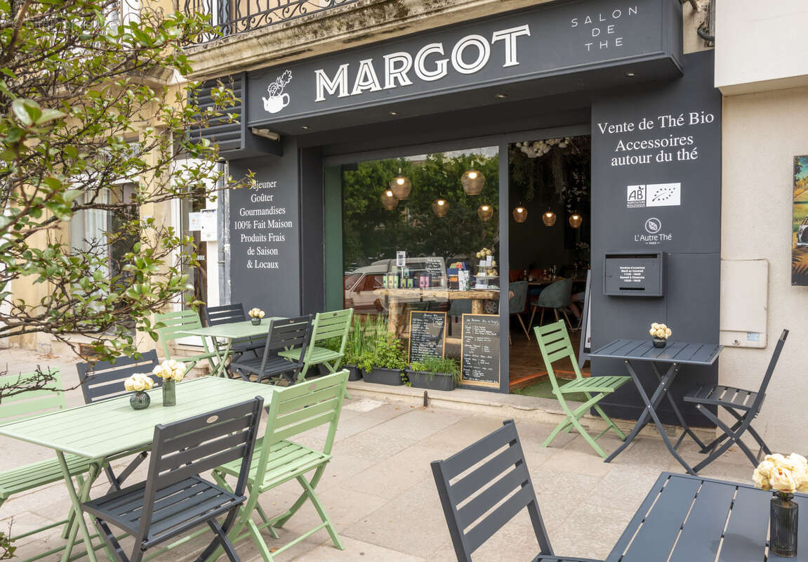 Commerce à VAISON-LA-ROMAINE