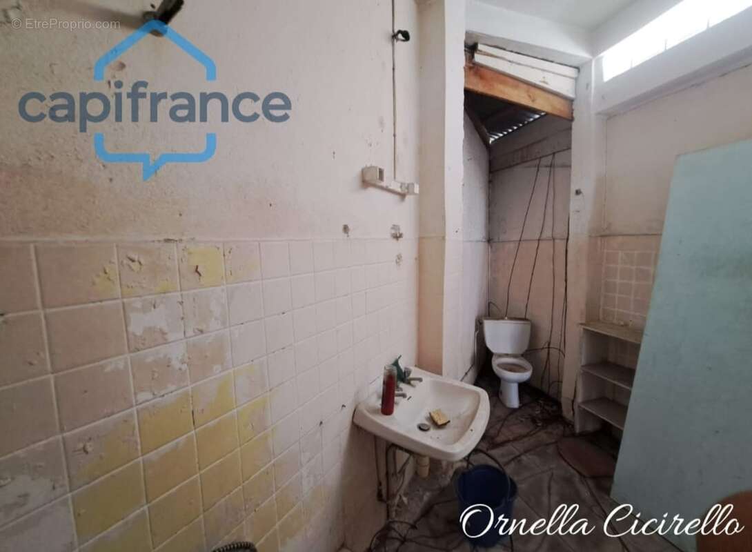 EN EXCLUSIVITÉ – Immeuble de rapport à rénover – Pointe-à-Pitre (971) - photo 11