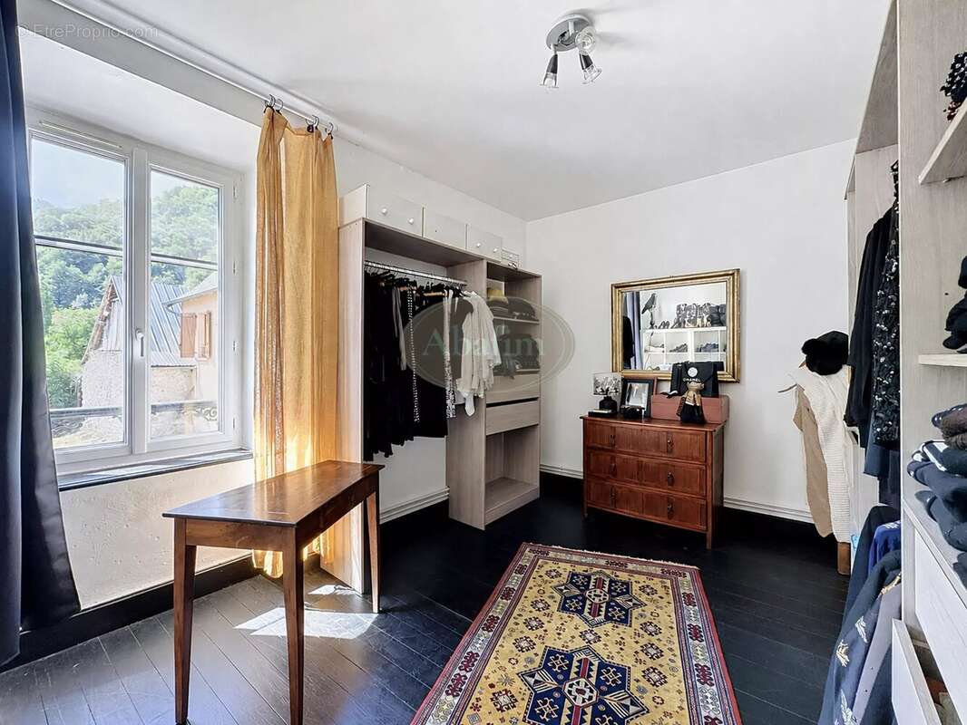 Maison de caractère avec dépendance - photo 10