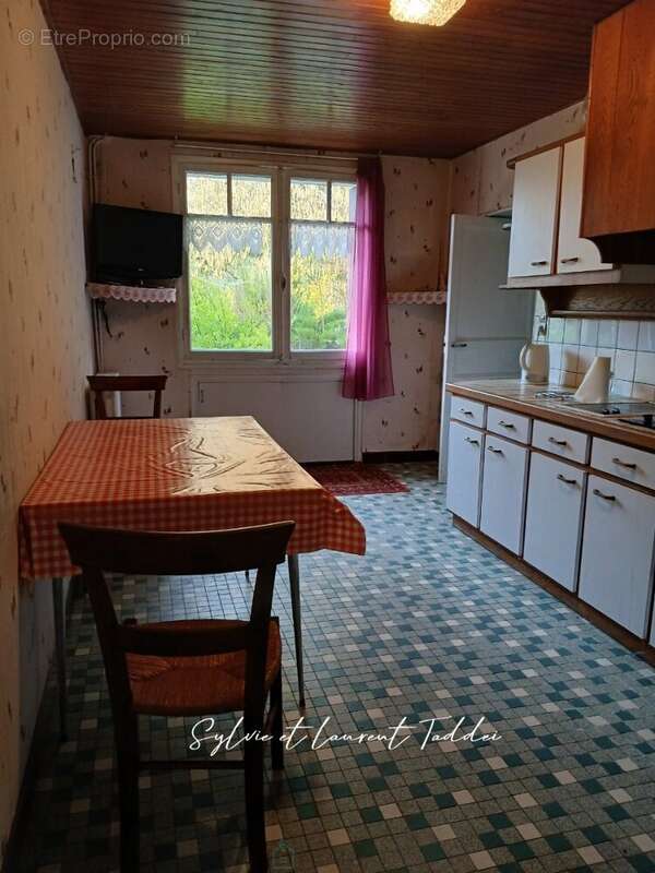 Maison en pierre a renover - environnement calme et preserve - photo 4
