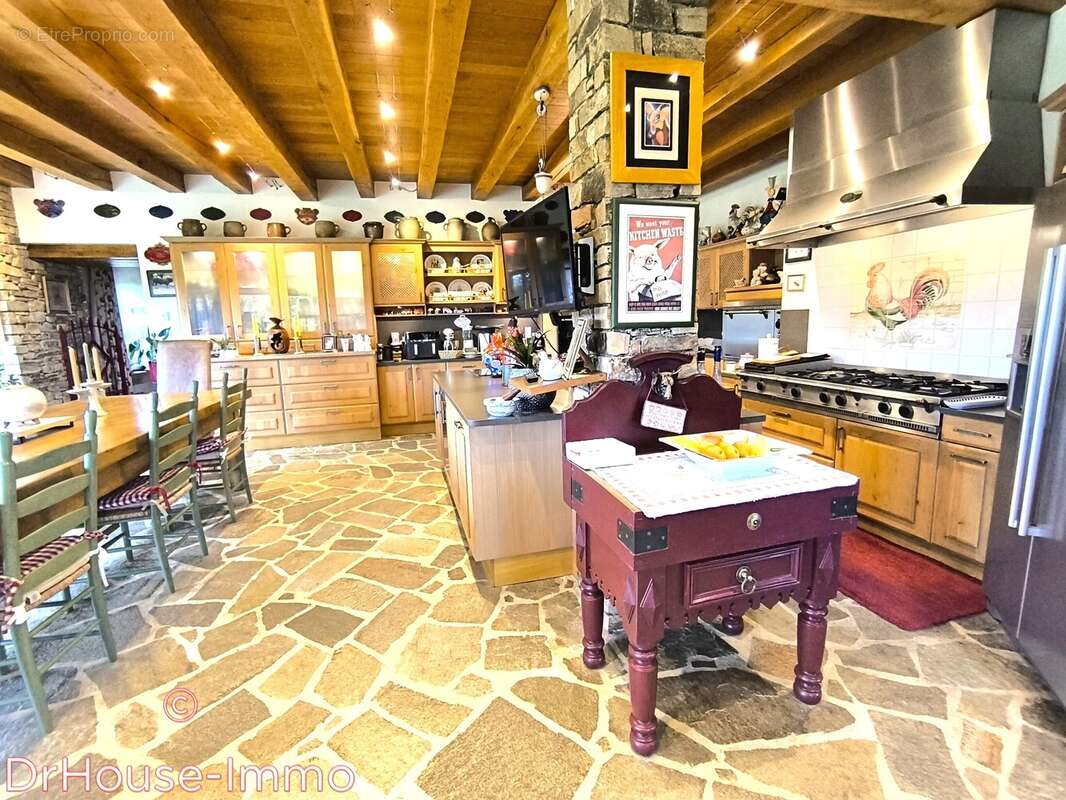 Maison à SAINT-YRIEIX-LA-PERCHE