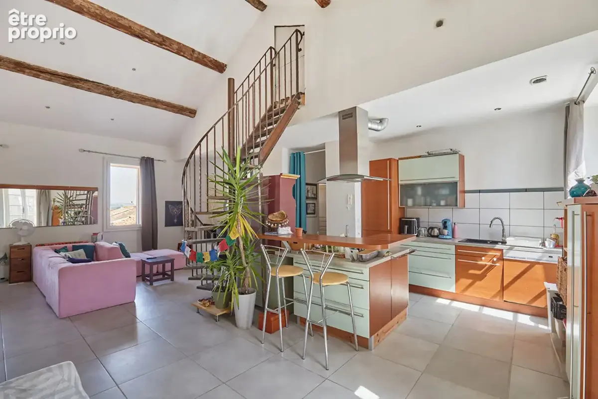 EXCLUSIVITÉ ERA ACTION IMMOBILIER CAZAN, Immeuble de rapport avec local commercial et appartements au coeur de Mallemort - photo 1