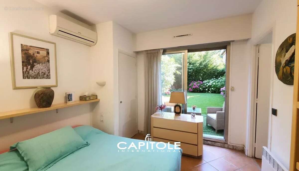Antibes, à 5 mn à pied du centre, 4P rdj avec vue dégagée mer, résidence avec piscine et tennis, cave et garage. - photo 8
