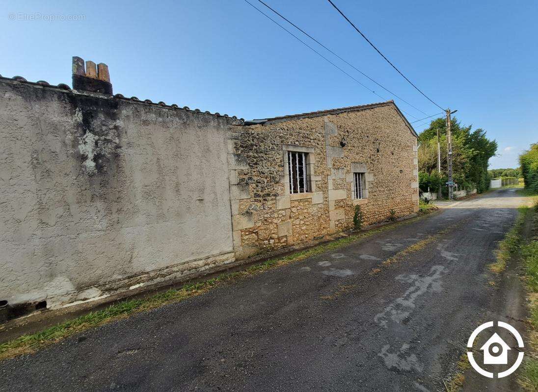 Maison à MAZEROLLES