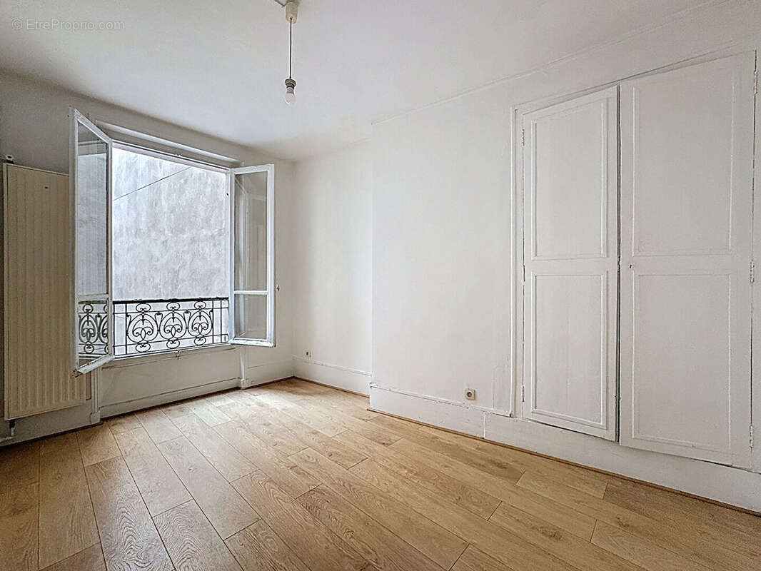 Appartement à PARIS-14E