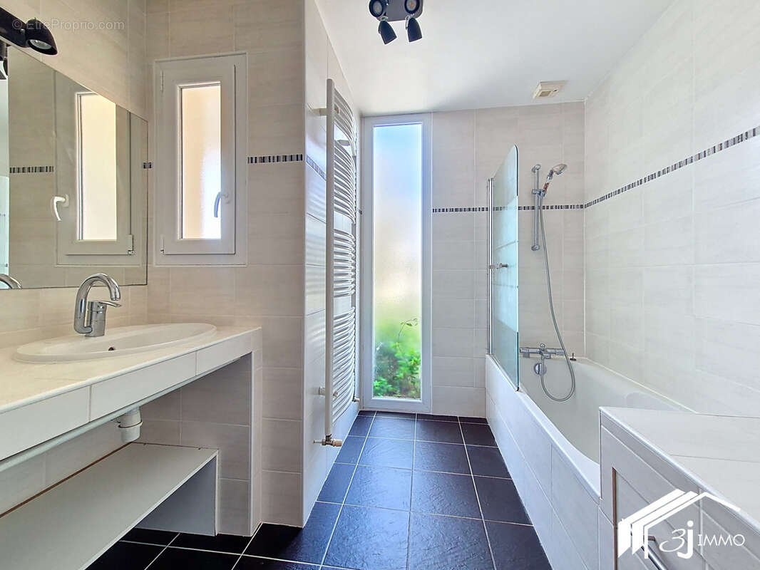 Maison à LA SALVETAT-SAINT-GILLES