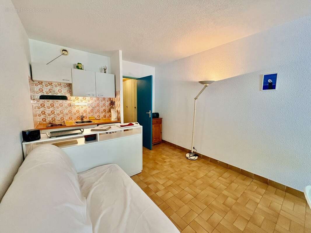 LE CAP D'AGDE - PORT - Studio dans résidence avec piscine, vue Port - photo 4