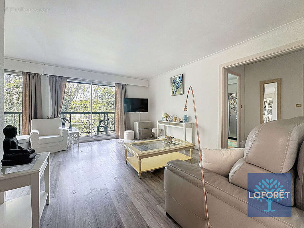 Appartement à CHILLY-MAZARIN