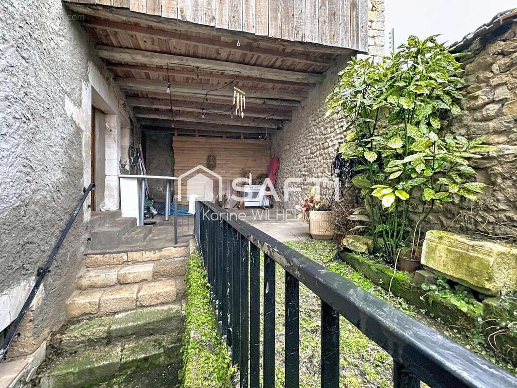 Maison 150 m² à Vannes-Le-Chatel  - photo 2