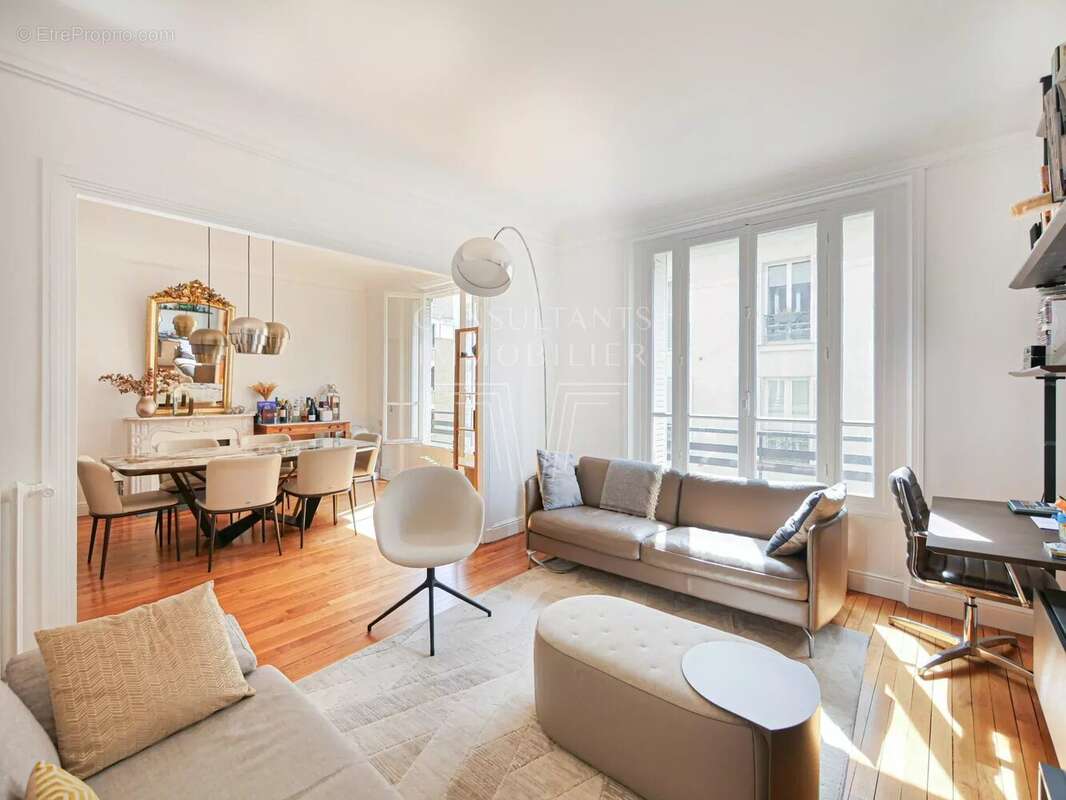 Appartement à PARIS-16E