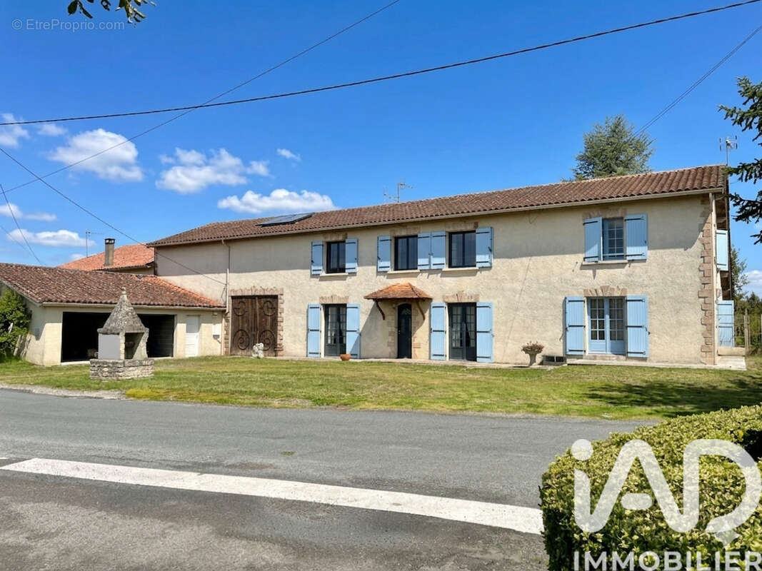 Maison 268 m² à Deviat  - photo 2