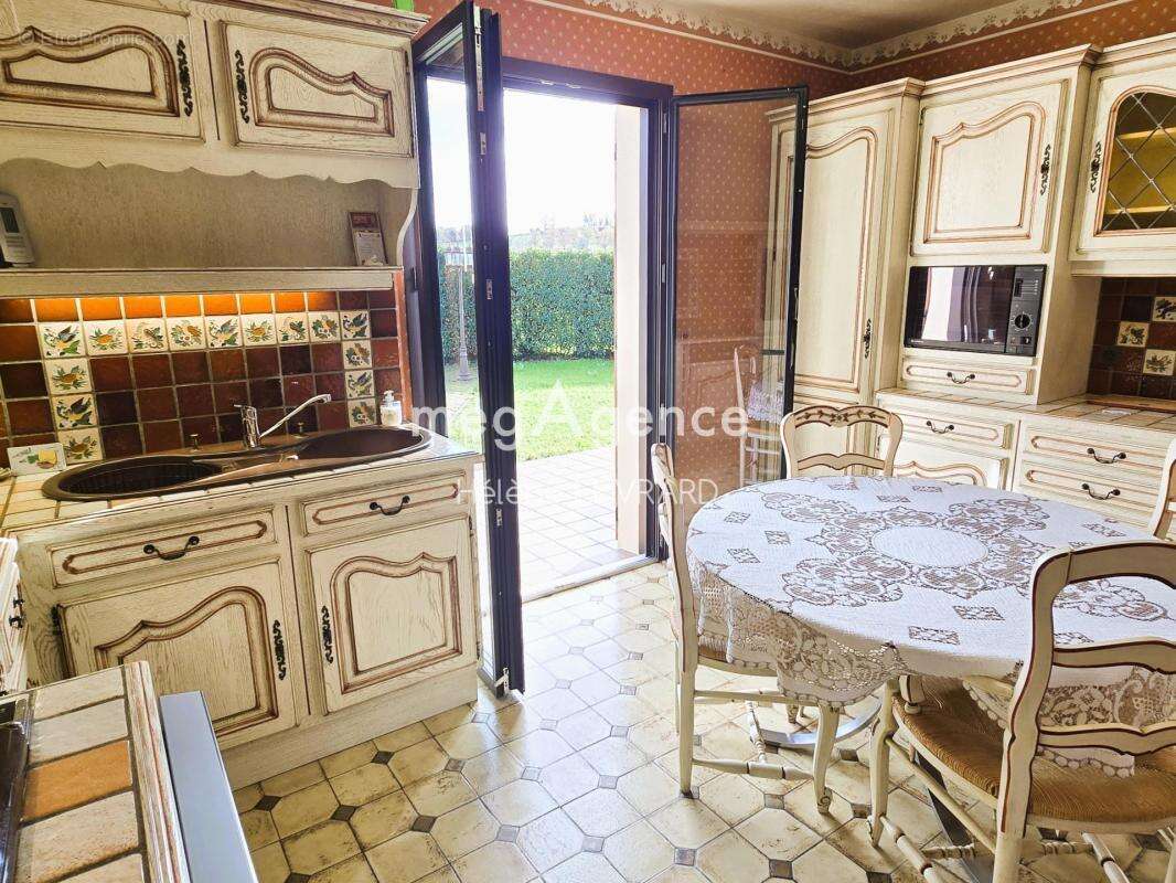 Maison familiale de 176m² avec piscine et espace bien-être - photo 4