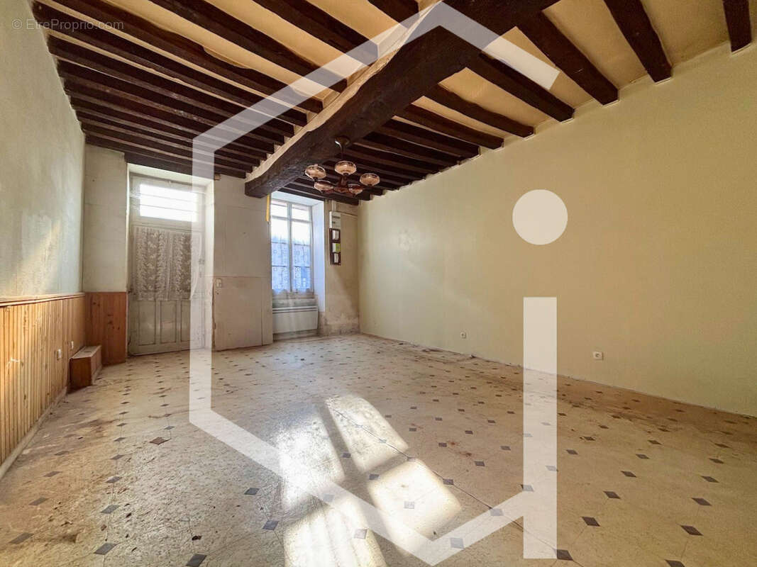 Maison à ENTRAINS-SUR-NOHAIN