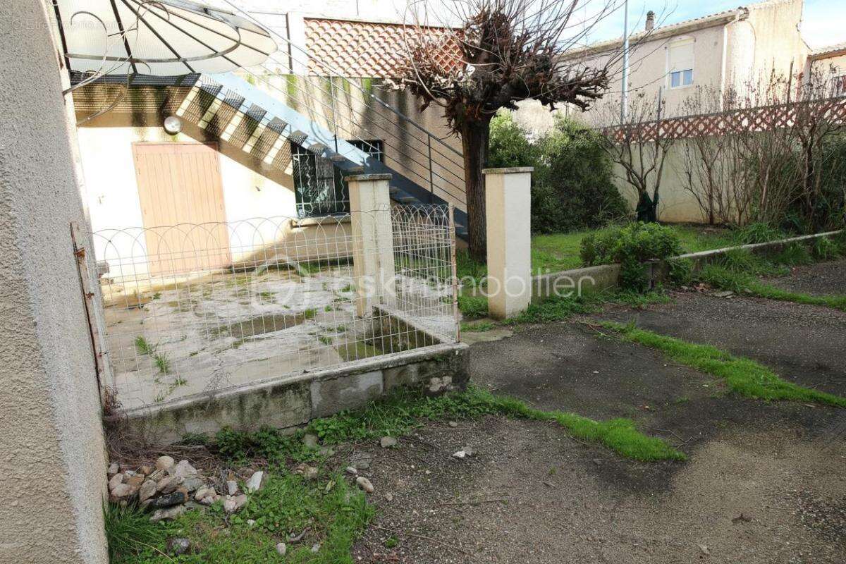 MILHAUD – Maison de village avec travaux et très fort potentiel - photo 2