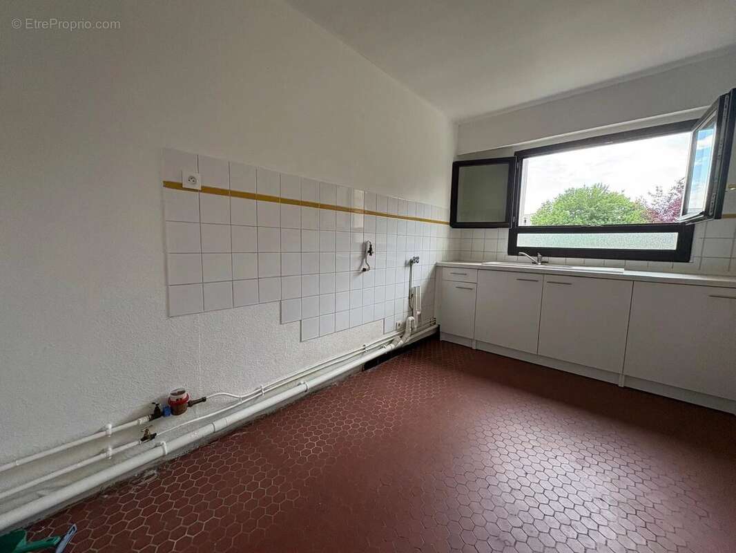 Appartement à LES CLAYES-SOUS-BOIS