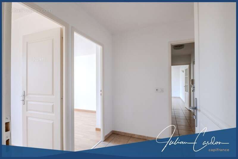 Appartement à ETREMBIERES
