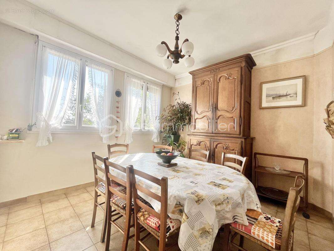 Maison familiale de 150m2 sur un terrain de 930m2 - photo 3