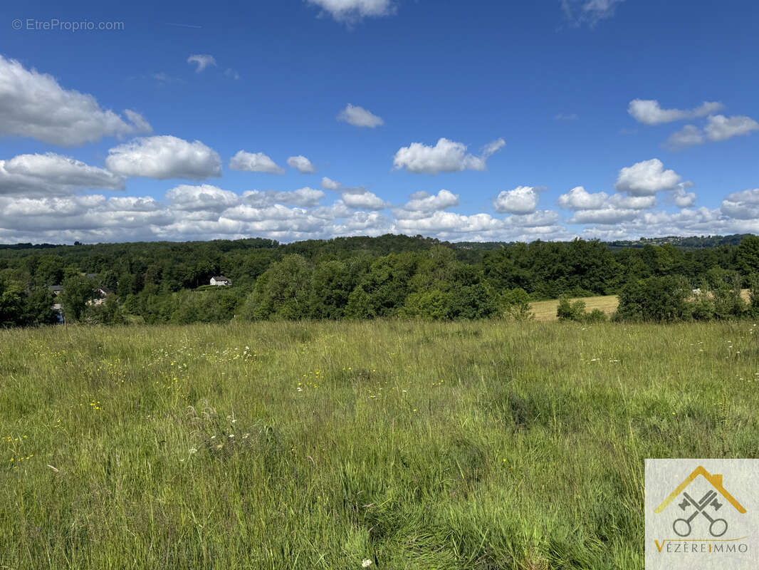 Terrain à SAINT-BONNET-LA-RIVIERE