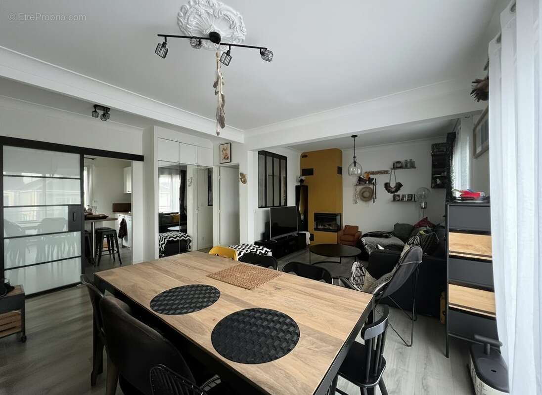 Maison à SAINT-CYR-SUR-LOIRE