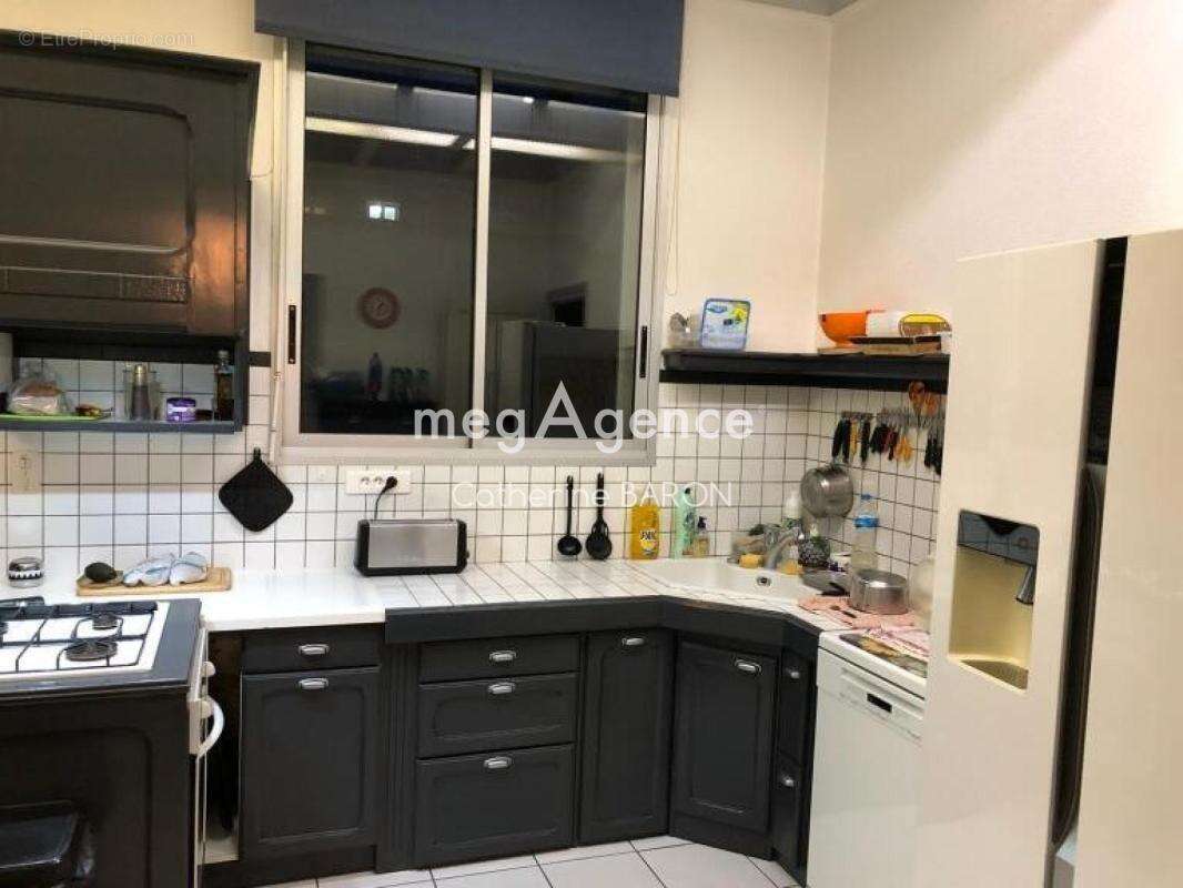 COGNAC – Maison de 175 m²  4 chambres  Piscine  Garage  Grenier aménageable - photo 7