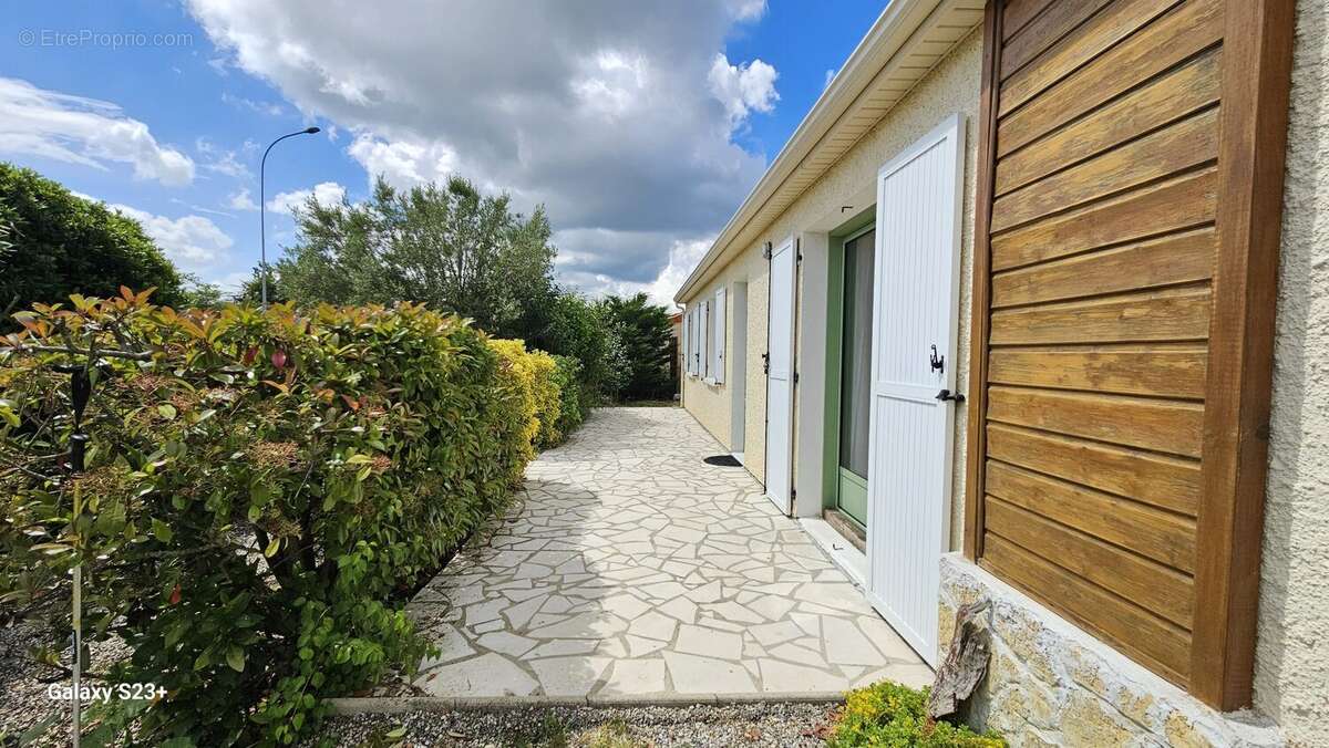 Maison à MAUZE-SUR-LE-MIGNON
