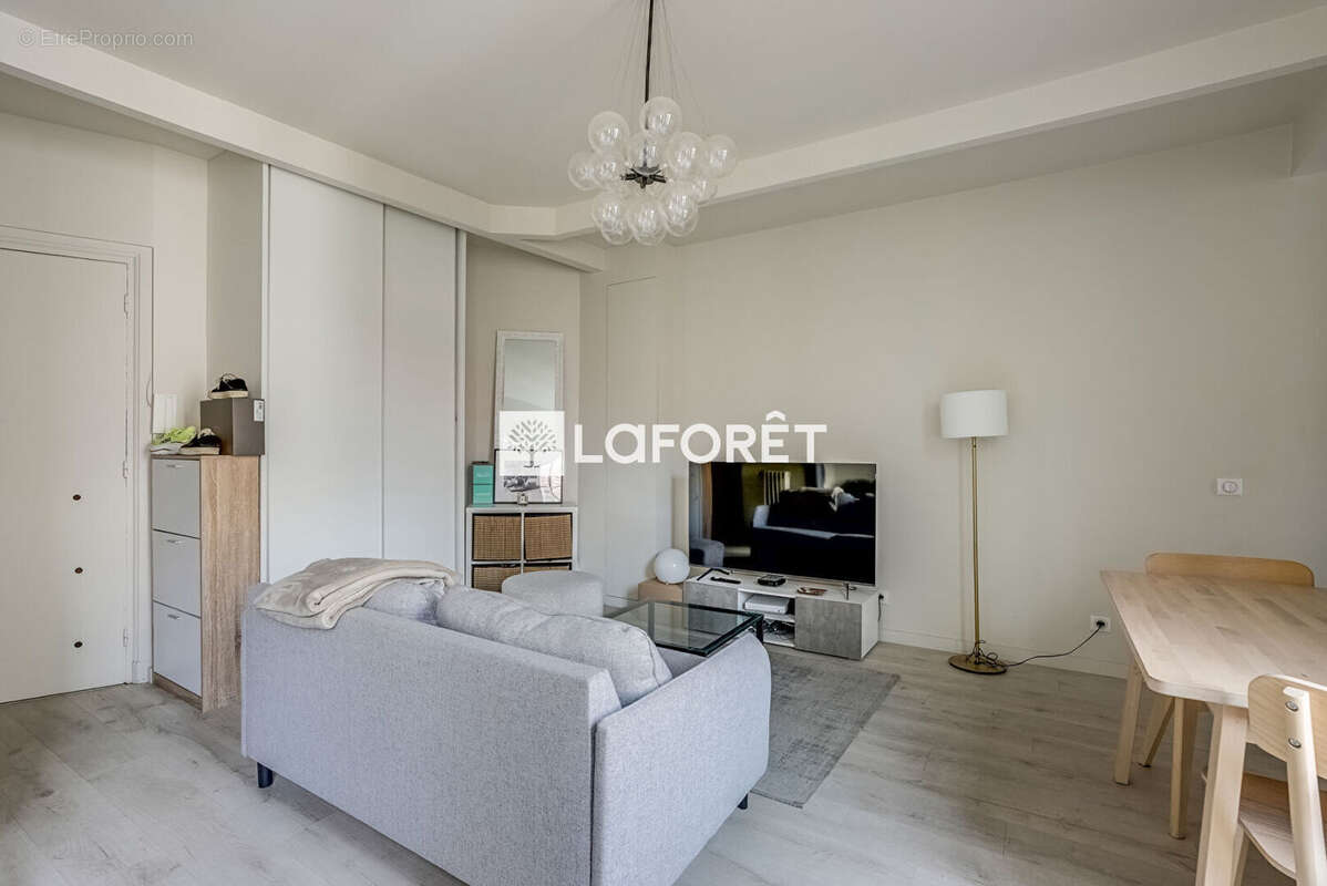 Appartement à PARIS-15E