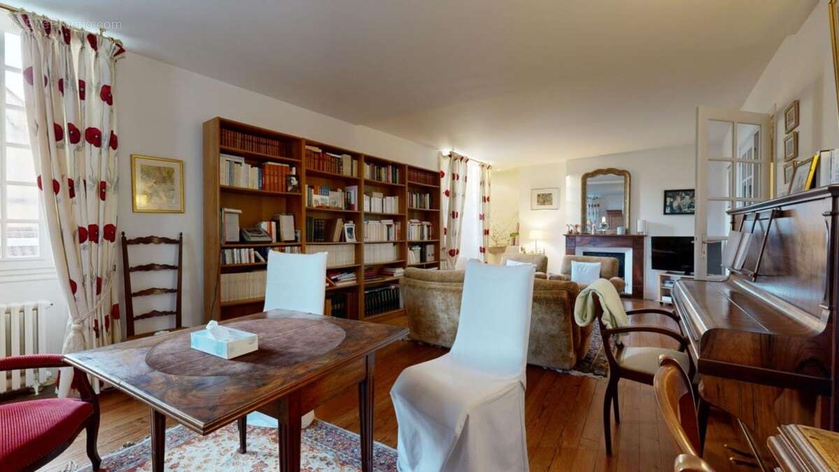 Salon 1er - Maison à SIORAC-EN-PERIGORD