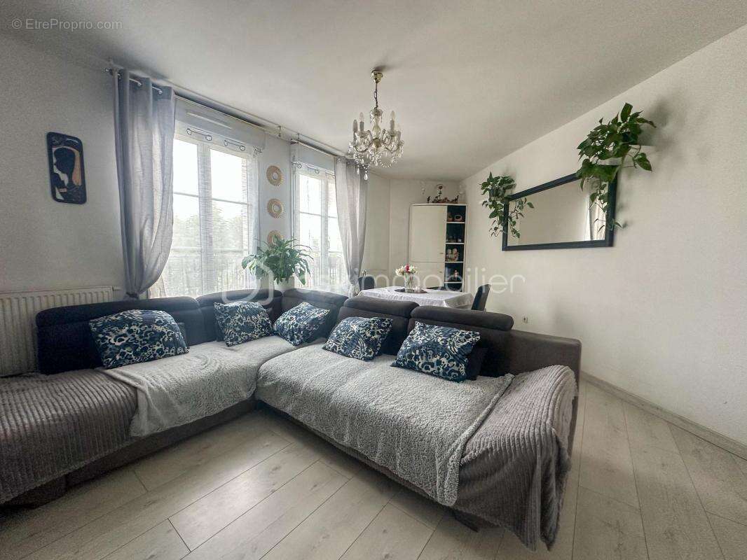 Appartement à SAVIGNY-LE-TEMPLE
