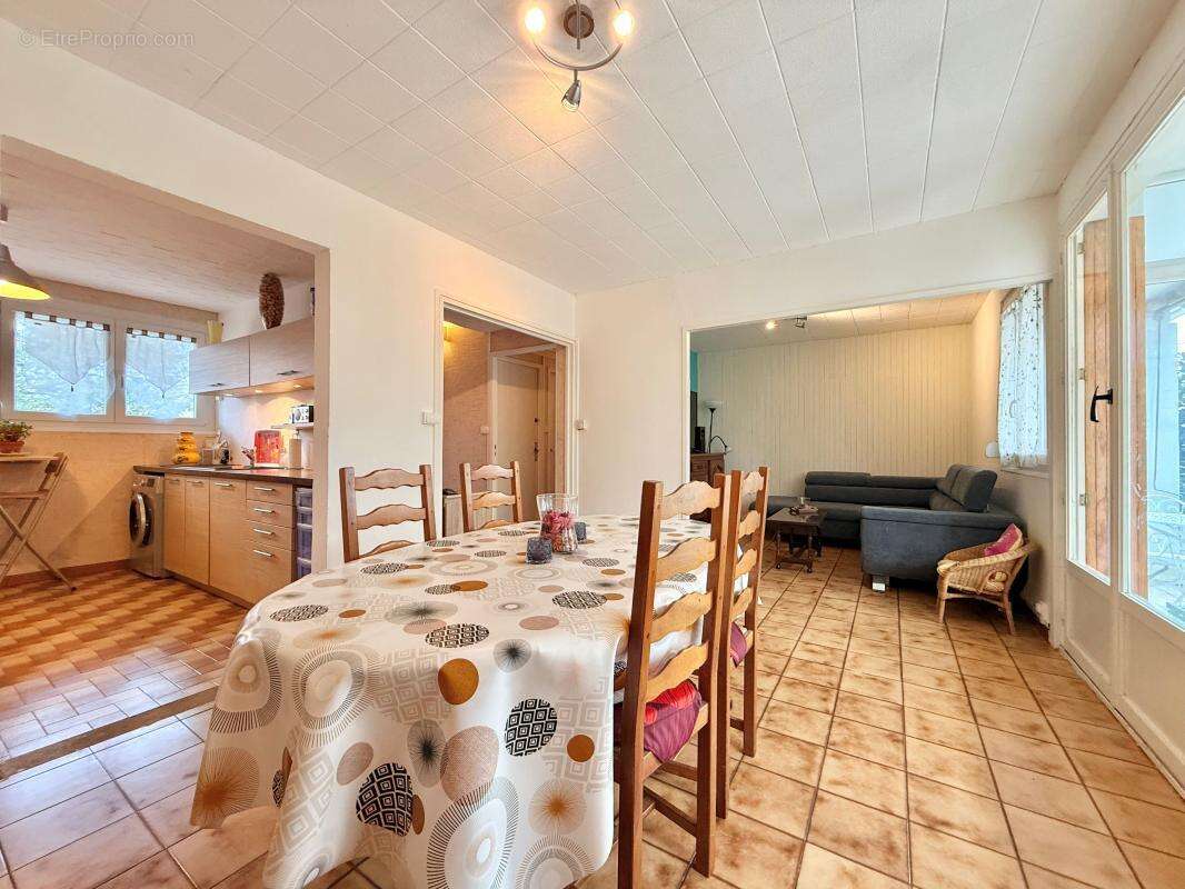 Maison à GENLIS