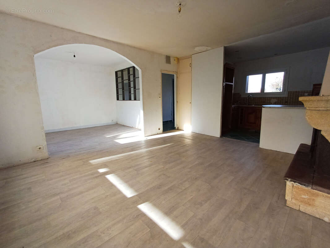 Maison à BAIGNES-SAINTE-RADEGONDE