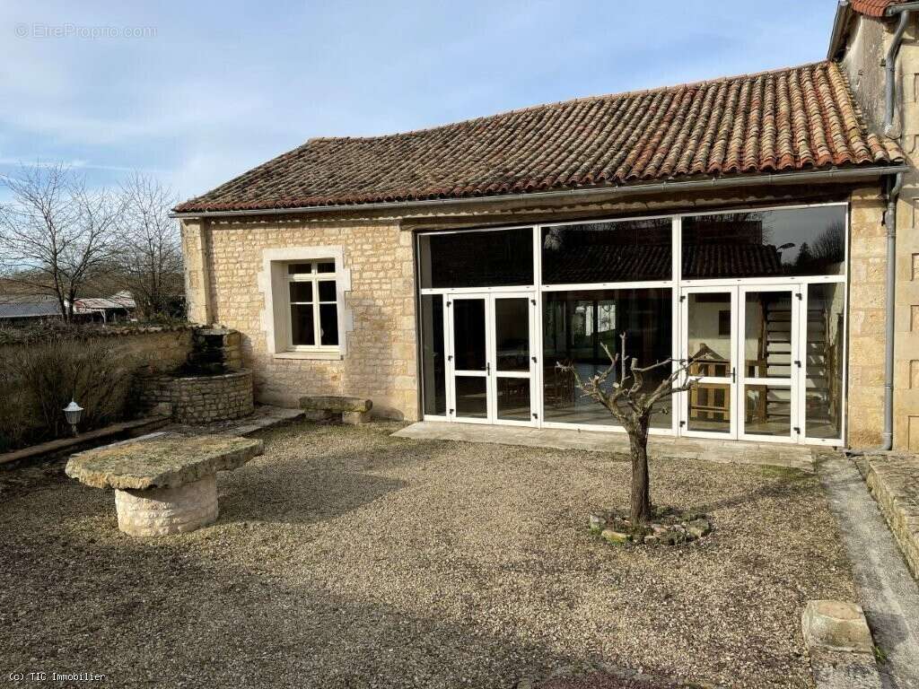 Maison à CHEF-BOUTONNE