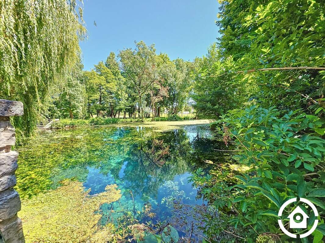 Maison à GENSAC-LA-PALLUE