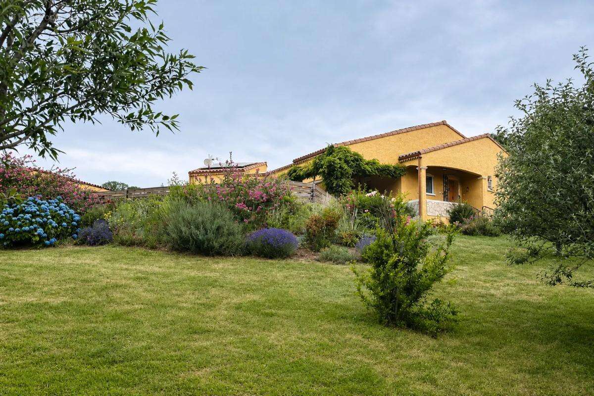 Maison de 157 m2 avec piscine et terrain de 3000 m2 - photo 18