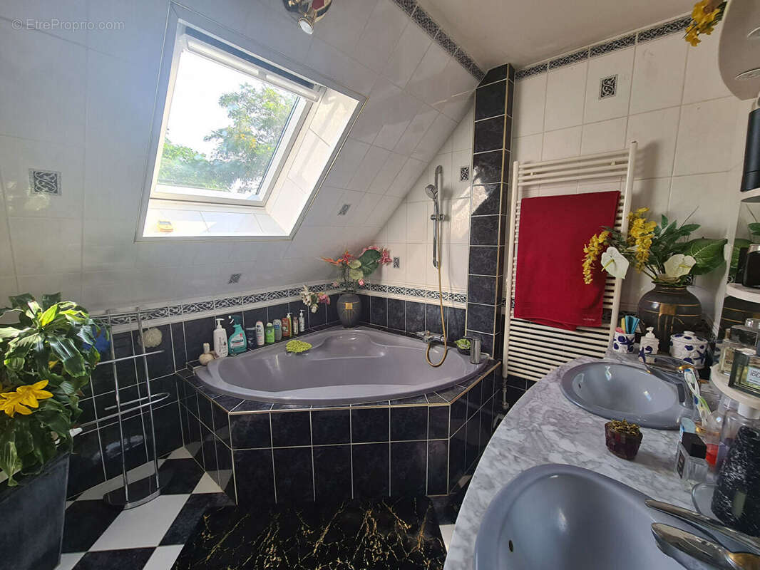 Maison à SAINT-PRYVE-SAINT-MESMIN