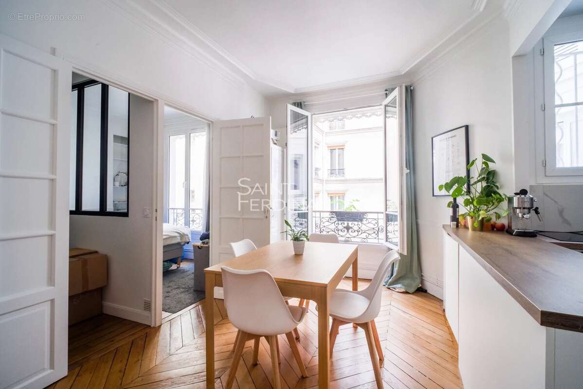 Appartement à PARIS-17E
