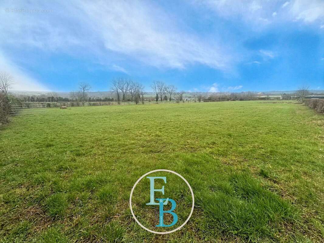 Terrain à THURY-HARCOURT