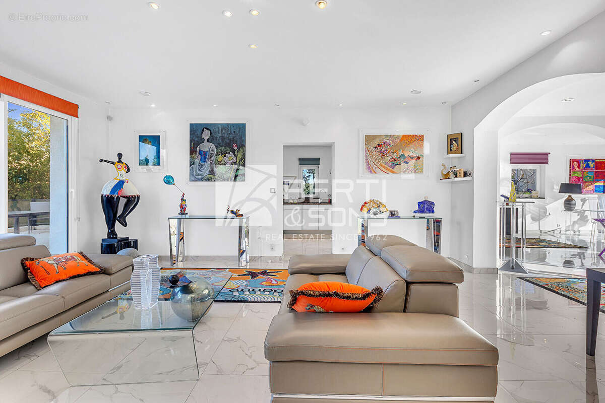 Maison à MANDELIEU-LA-NAPOULE