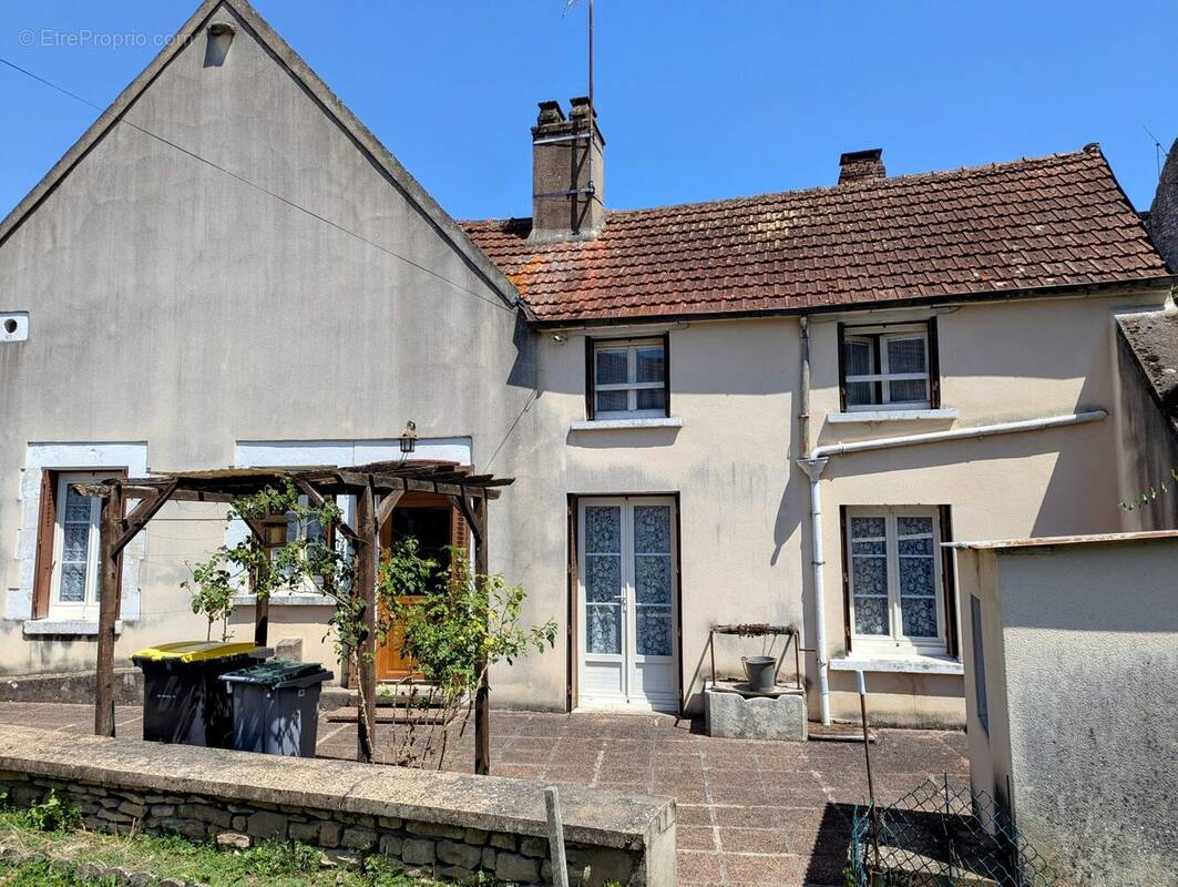 façade côté jardin - Maison à MAILLY-LE-CHATEAU