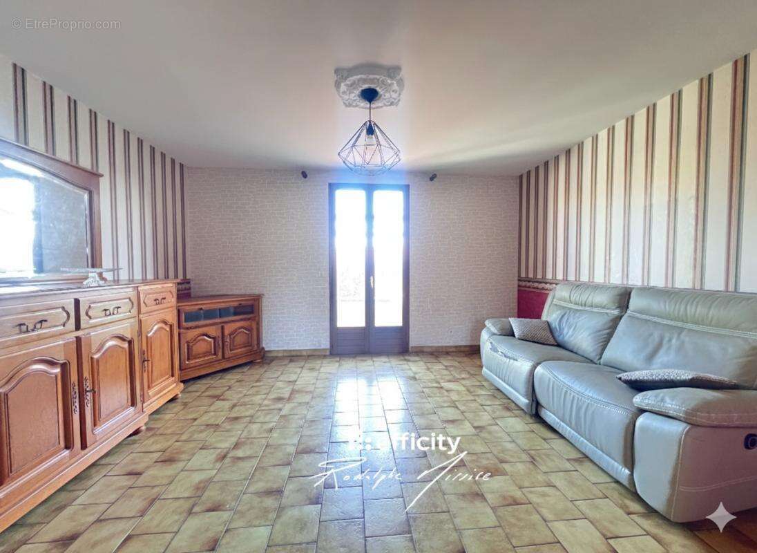 Maison à FRONTENAY-ROHAN-ROHAN