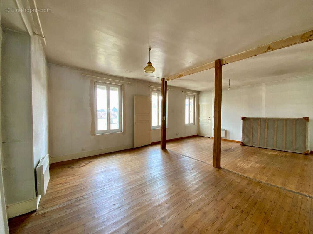 Appartement à SAINT-GENIS-DE-SAINTONGE