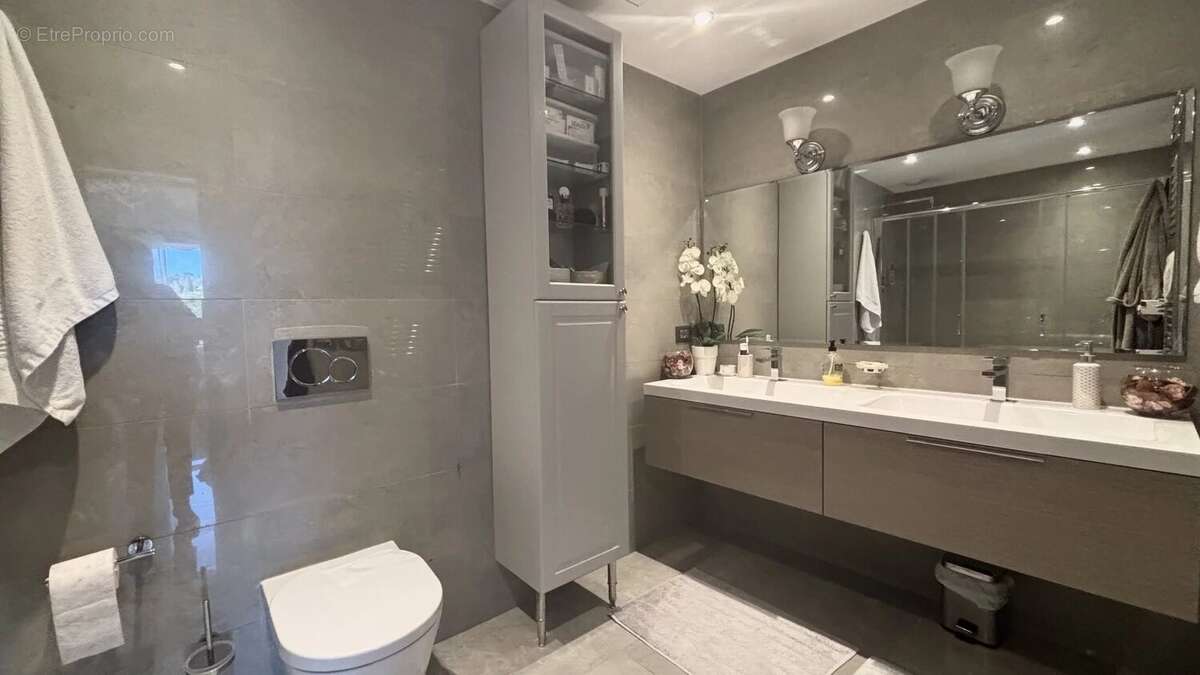 Appartement à ROQUEBRUNE-CAP-MARTIN