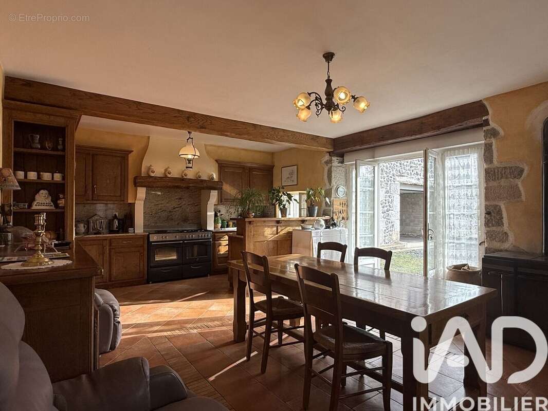 Photo 5 - Maison à LAGUIOLE