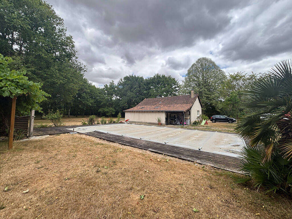 Maison à SASSIERGES-SAINT-GERMAIN