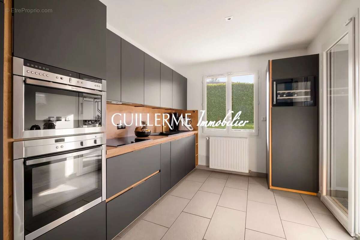 Maison à LA TOUR-DE-SALVAGNY