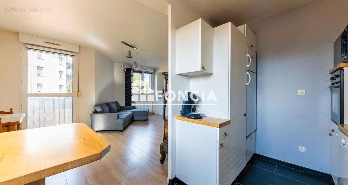 Exclusivite foncia -tres beau trois pieces entierement renove - parking interieur - balcon - photo 4