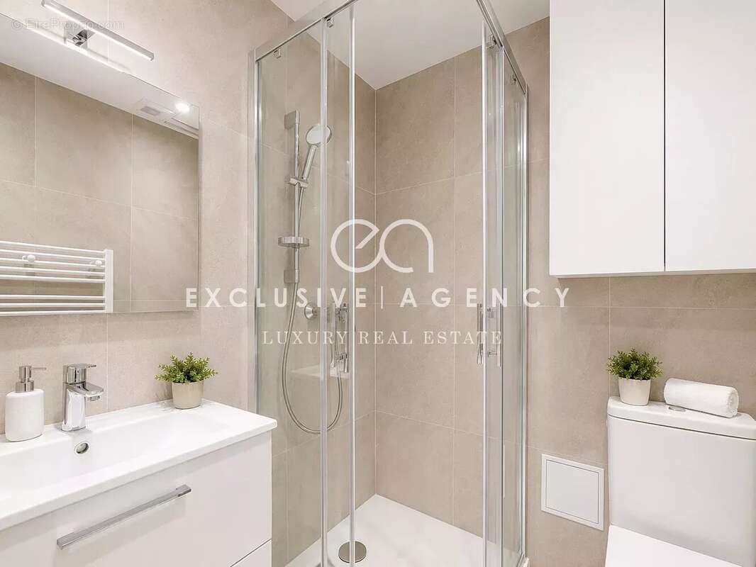 Cannes suquet vente 4 studios entierement renovés - photo 2