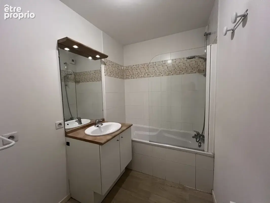 Appartement T3 -68 m2 avec balcon et parking LE POIRE SUR VIE - photo 10