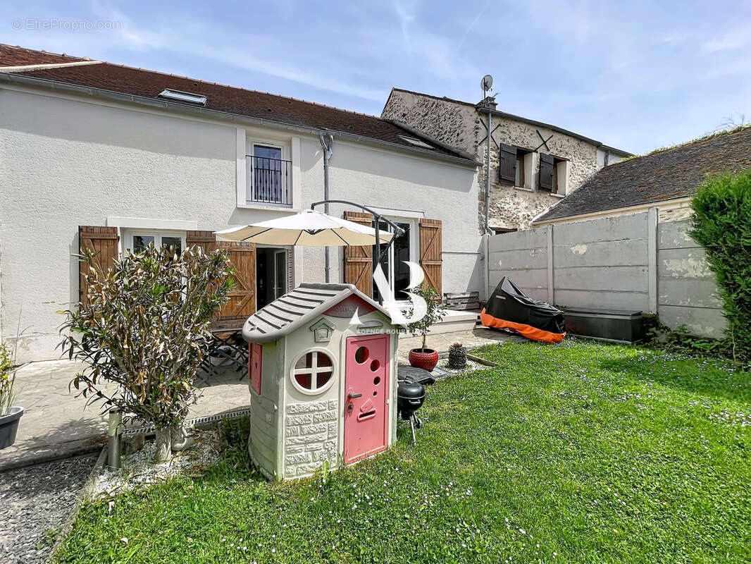 Maison à LA CHAPELLE-GAUTHIER