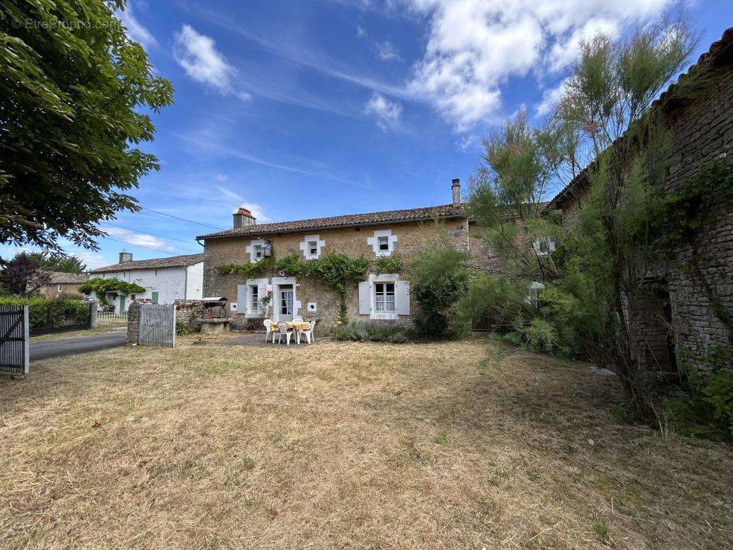 maison type longère de caractères - 156m2 - terrain 899m2 - photo 2