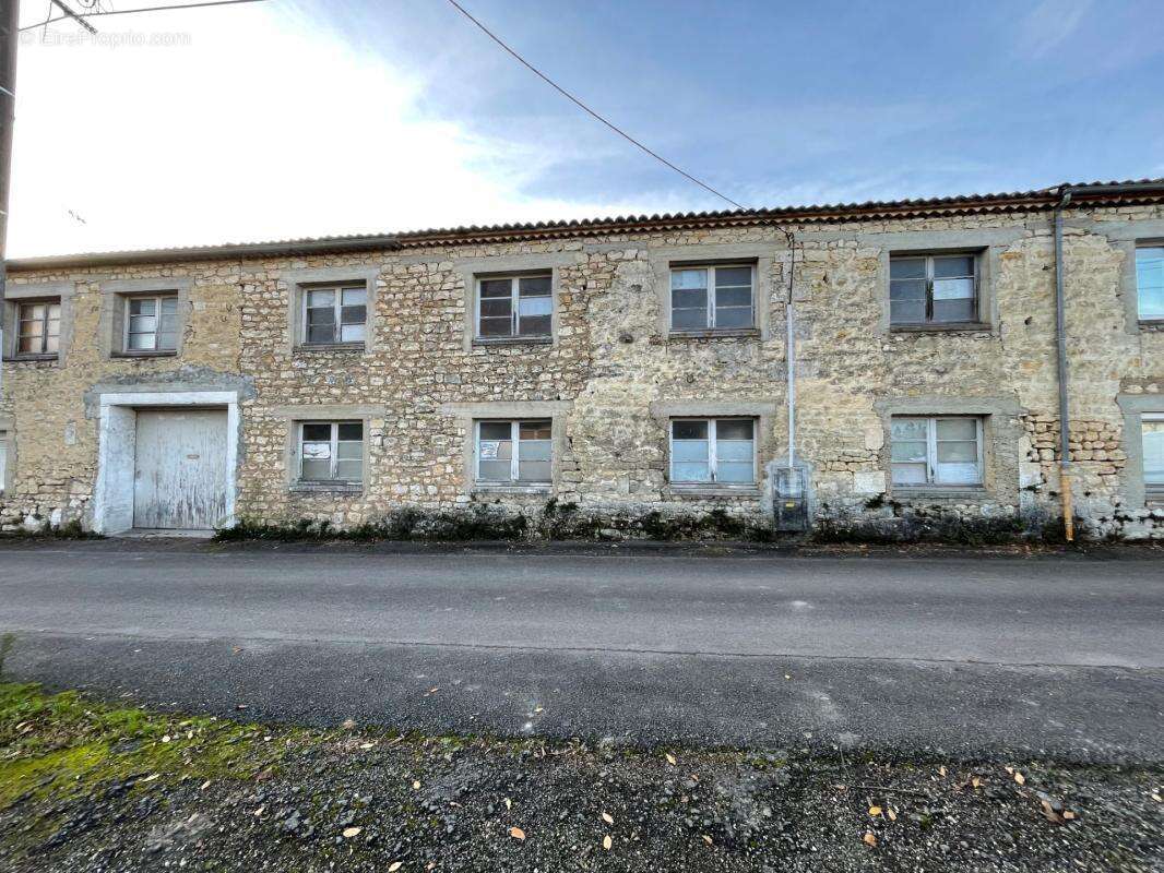Plateau Brut 2 x 170m² L'ISLE D'ESPAGNAC (16) - photo 5